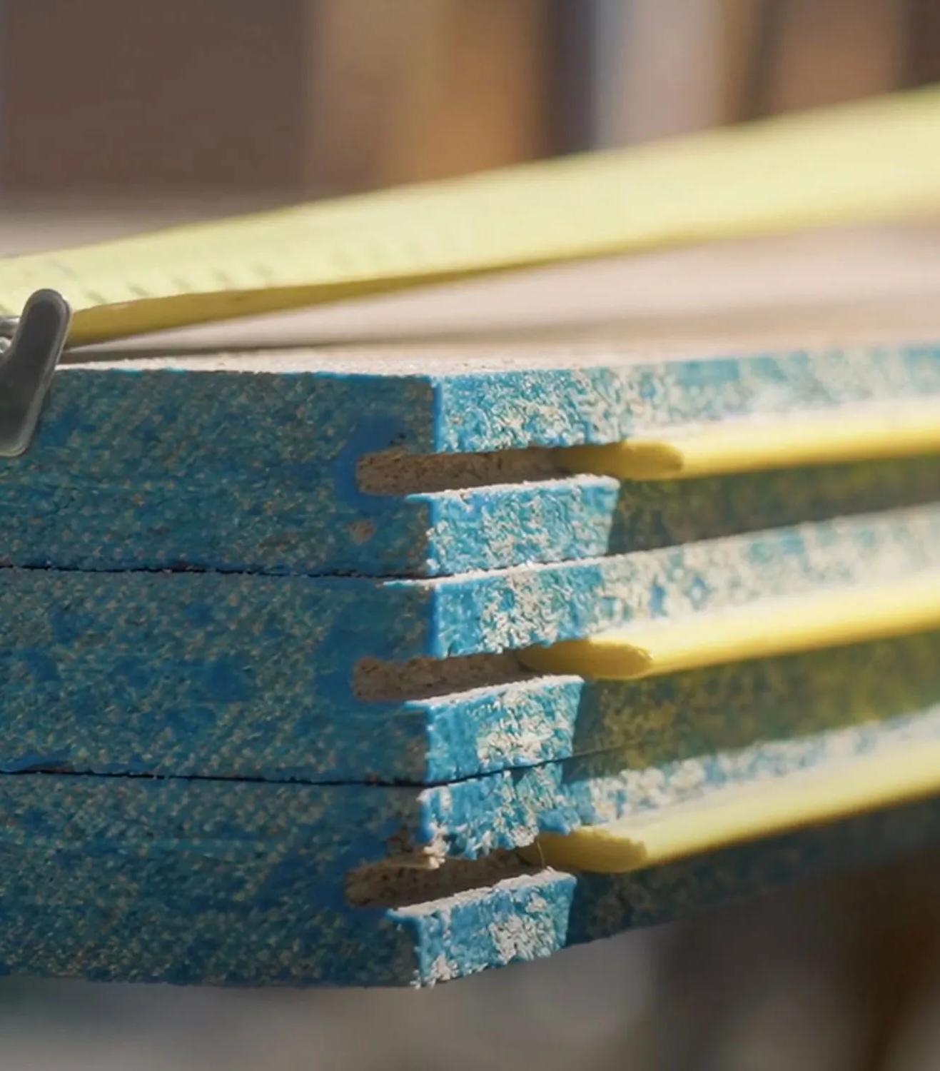 A STRUCTApanel smooth panel corner with blue edge