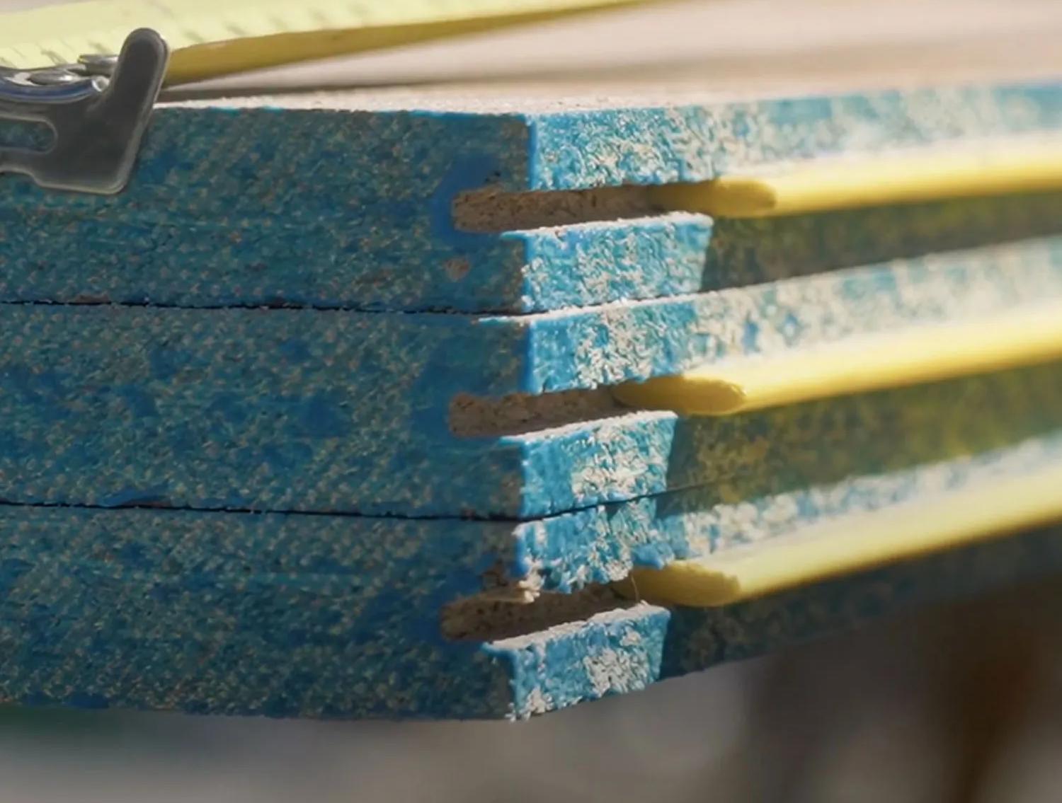 A STRUCTApanel smooth panel corner with blue edge