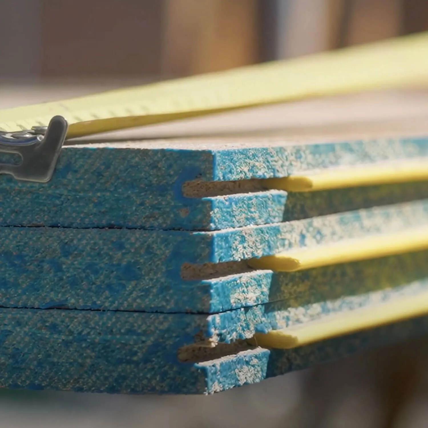 A STRUCTApanel smooth panel corner with blue edge