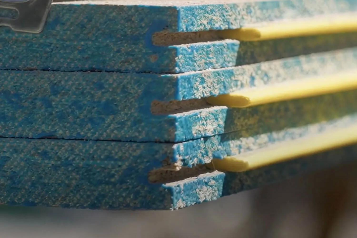 A STRUCTApanel smooth panel corner with blue edge