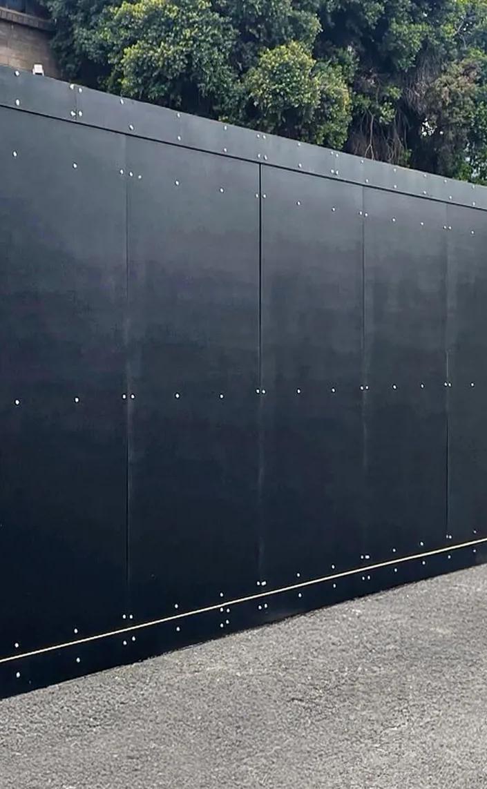 STRUCTApanel Black Hoarding installed