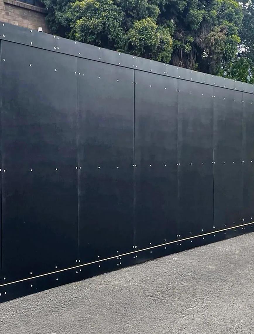 STRUCTApanel Black Hoarding installed
