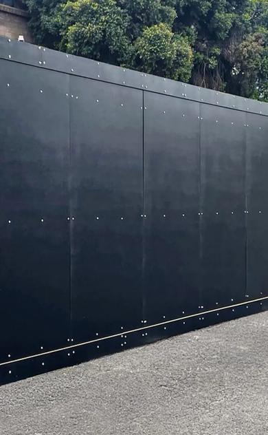 STRUCTApanel Black Hoarding installed