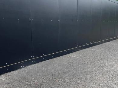 STRUCTApanel Black Hoarding installed